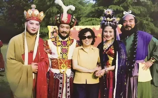 Director Yang Zhiqiang traveled to 26 provinces to film 'Journey to the West', even extending the filming to Thailand, leading to an investigation into possible misuse of funds for personal gain, which prolonged the filming duration. The most dangerous scene from 'Journey to the West 1986' - Image 3.