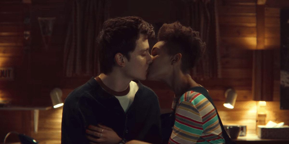 How Long Does It Take to Realize That the Steamy Scenes in Sex Education Have Deceived Us This Way? 1 The actors are covered with strategic pieces when acting in the steamy scenes of Sex Education