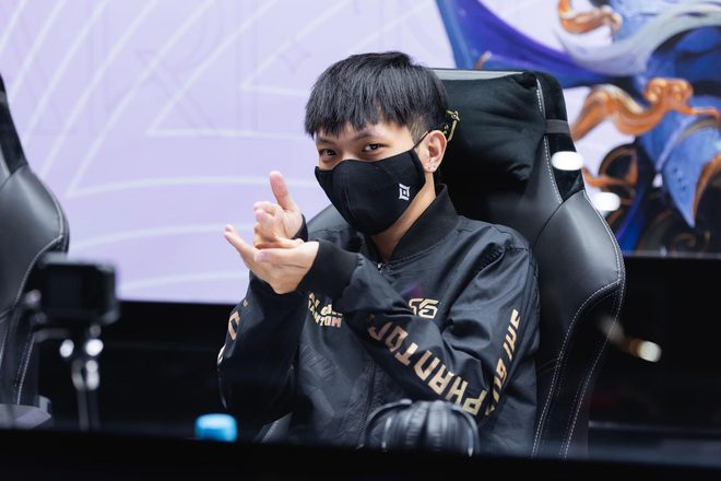 Famous SGP player is about to get married, girlfriend's hidden beauty revealed now 1 Saigon Phantom player Red in action