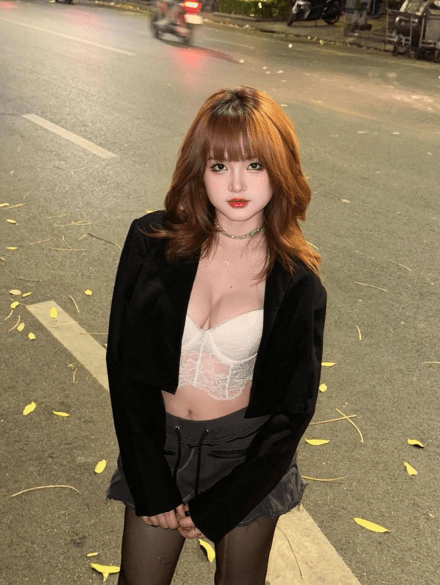 Video: The Fiery Comeback of Alice Xuân Hoài, Different from Her Time as a Hot Free Fire Streamer 4 Video: Heavy Alice's rising fame as a Free Fire streamer.