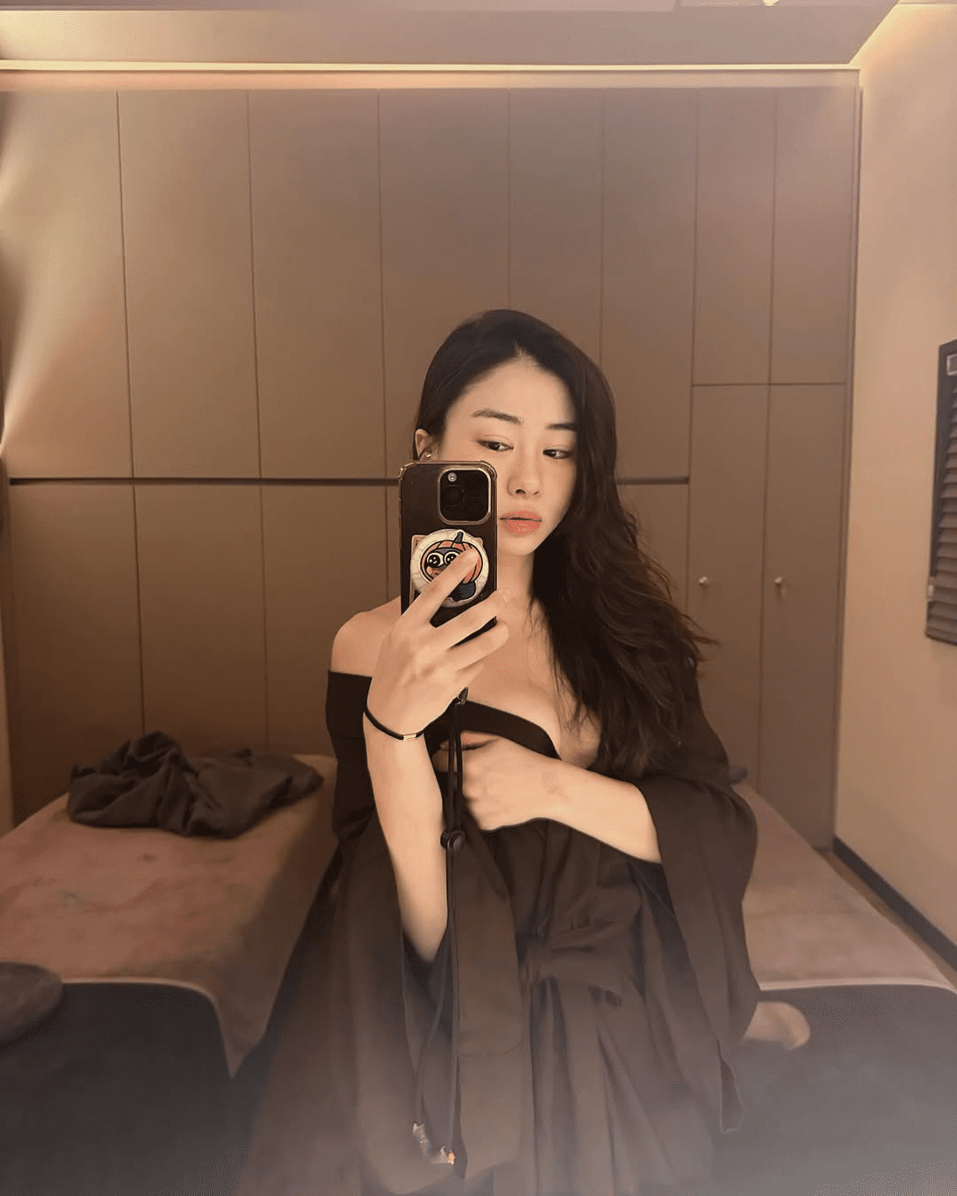 Beautiful female streamer unexpectedly molested by a stranger live on stream, terrified to the extreme 6 photo-1748418398646