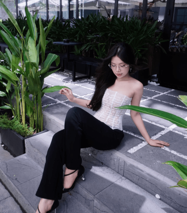 Beautiful TikToker attracts over 3 million views with just a clip longer than ten seconds 2 Gorgeous TikToker garners 3 million views with a clip less than a minute long.