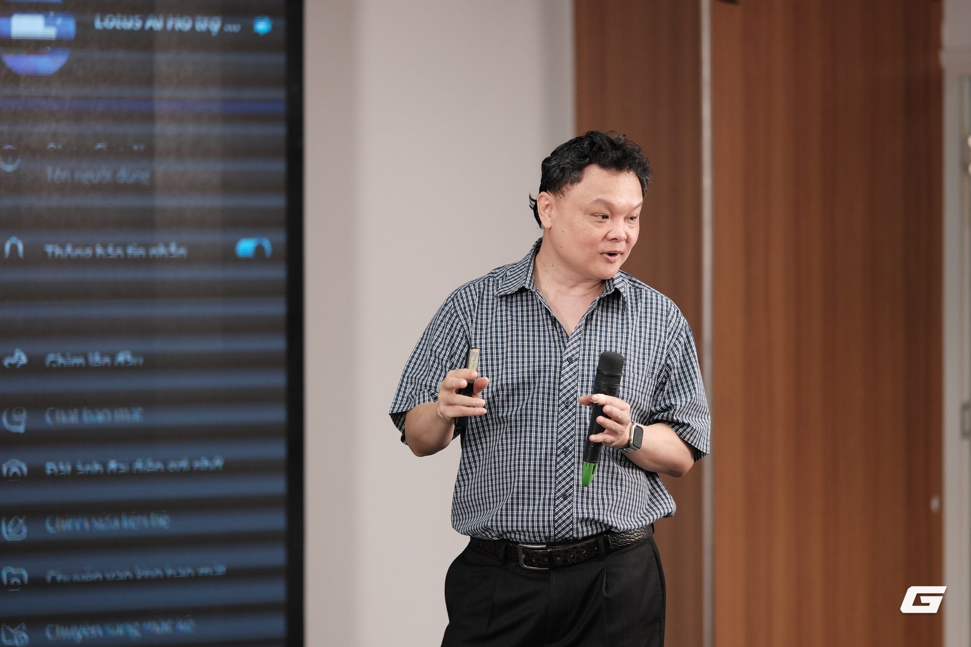 Mr. Nguyen The Tan - CEO of VCCorp, also Director of the Lotus Chat project Mr. Nguyen The Tan - CEO of VCCorp, also Director of the Lotus Chat project