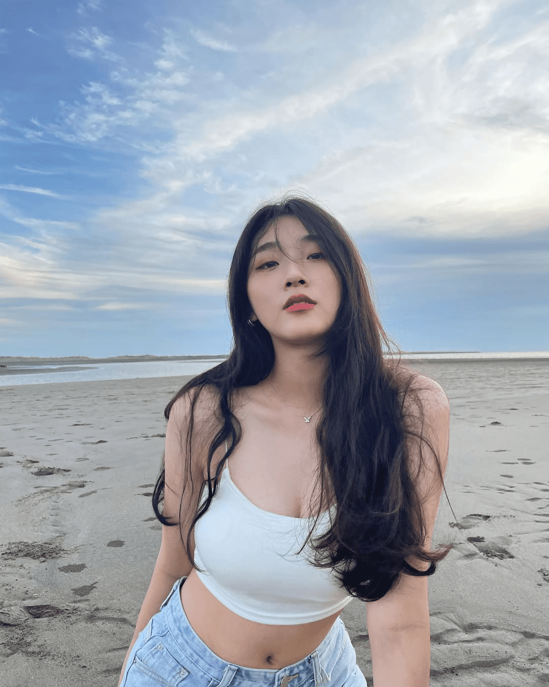 Just Sitting and Eating Noodles, the Hot Girl Unexpectedly Becomes Famous, Possessing Incredible Skills 3 photo-1749101219952