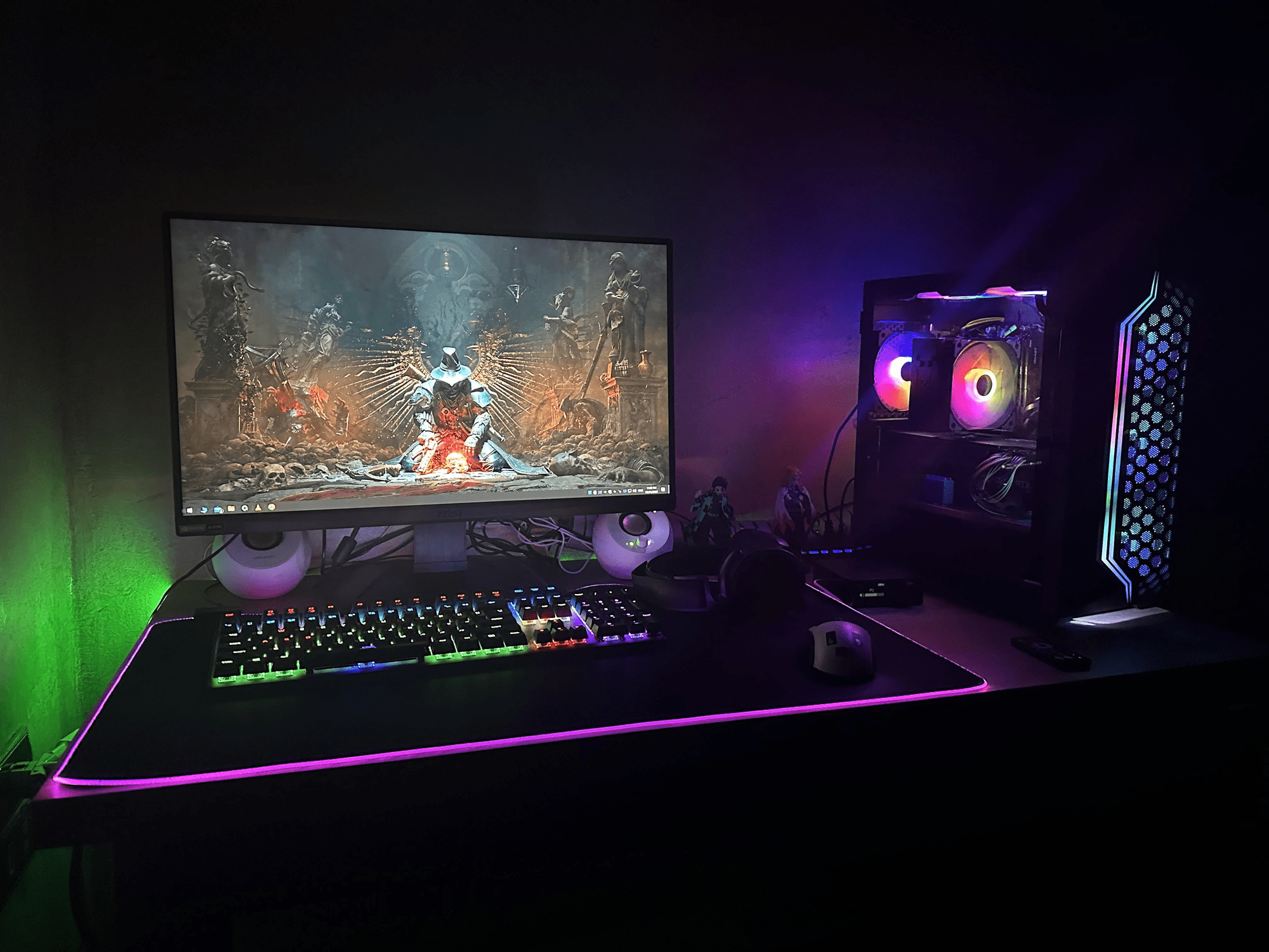 Source: Ricko9595 Gamer's gaming setup before the incident