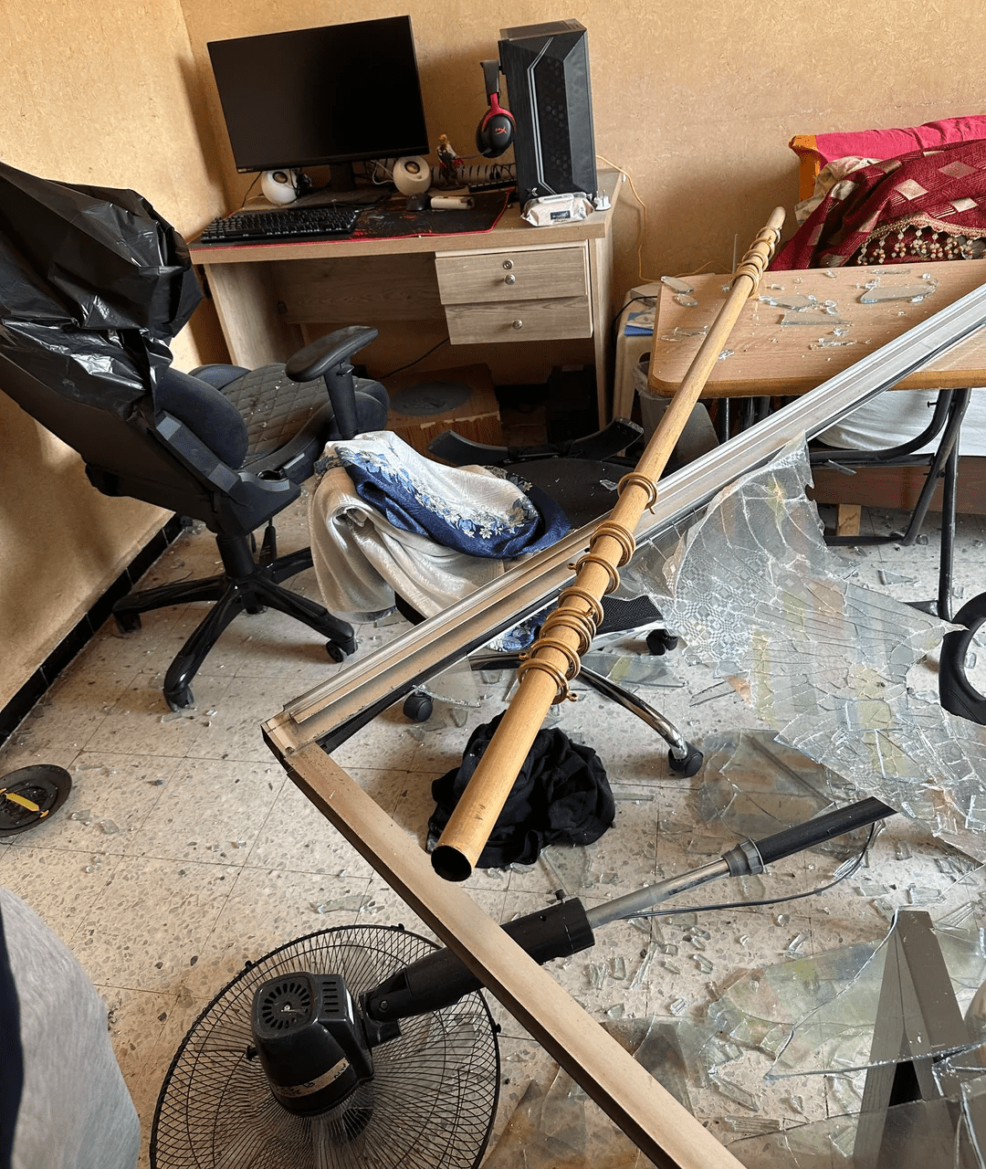 Source: Ricko9595 Gamer's setup after the incident