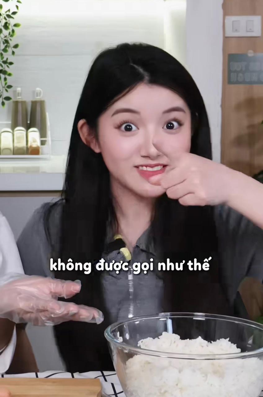 The eye-catching expression of the "mukbang fairy" in response to the rumors of eating without swallowing 6 Quynh Truong Mukbang