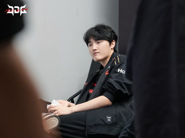 The former superstar marksman of LCK eliminated by the "drifting" Korean lineup leaves LPL fans even more frustrated 1 Peyz is in disbelief after joining a 'star-studded' team but losing to rivals at LCK.