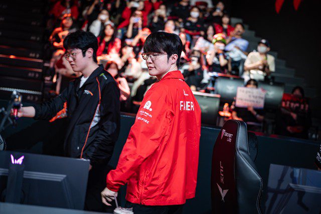 T1 played a crucial role in their victory against HLE. t1 hle be tuong 1 17500703804701950331230