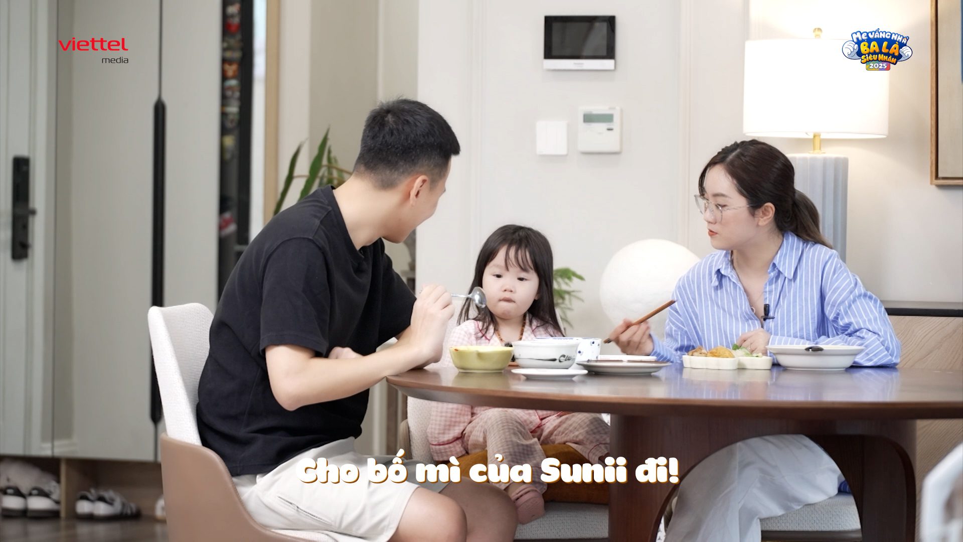 Sparrow Goes to the Sun with Daughter Participates in Reality Show, Causes a Sensation as Soon as It Aired 4 Chim Sẻ Đì Năng and his daughter participating in the reality show, which caused a stir - Image 4.