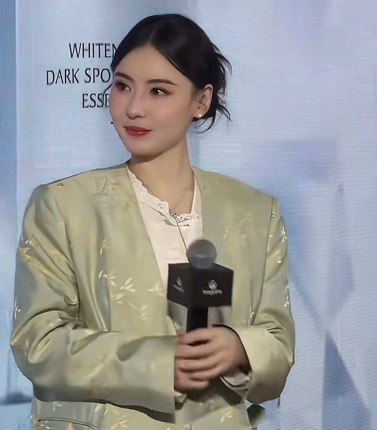 Many expressed that if they didn’t say her name, no one would recognize Zhang Ba Chi. Can’t believe this is Zhang Ba Chi, what happened to her beauty?