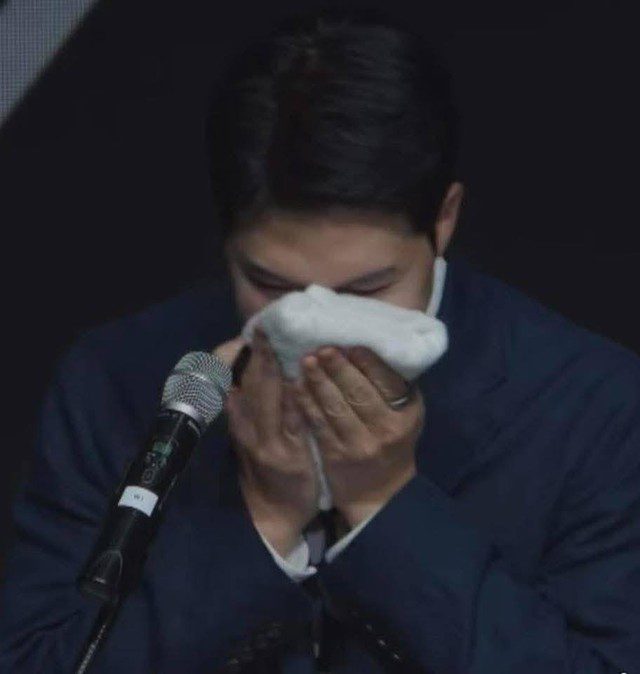 COO Josh appeared emotional during the announcement. T1 officially speaks out about the situation of Zeus and Gumayusi amidst various controversies - Image 3.