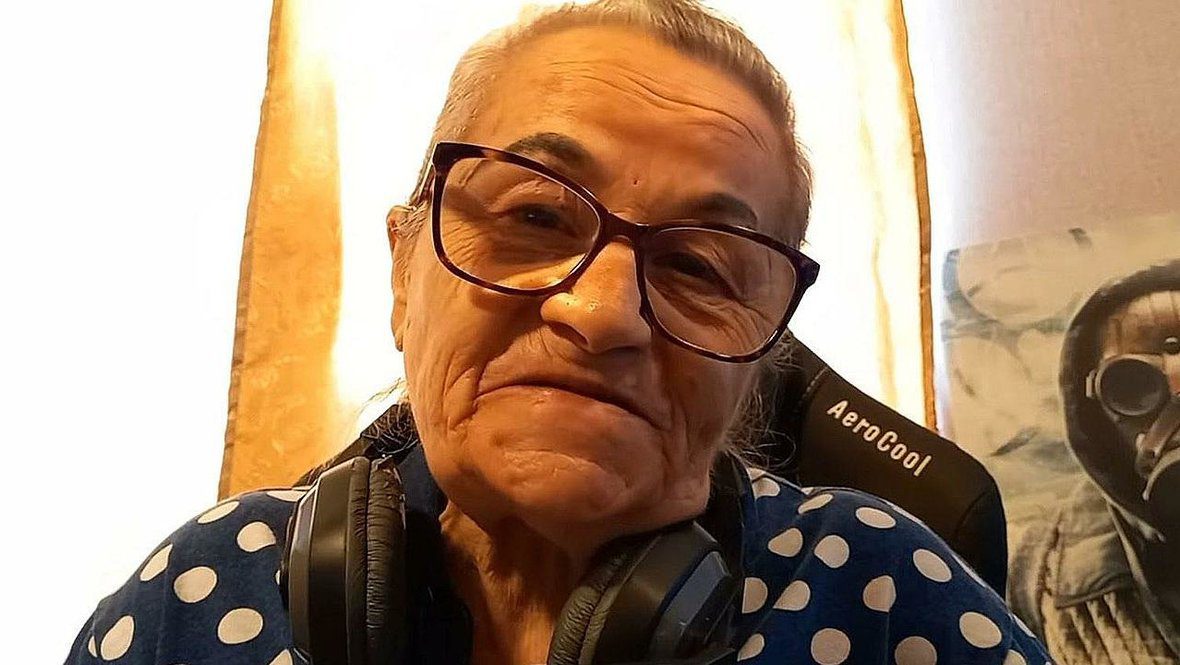 76-Year-Old Gamer Grandma Faces "Crisis," Forced to Sell Entire CS2 Item Collection to Pay Debts 2 Olga sells her CS2 inventory.
