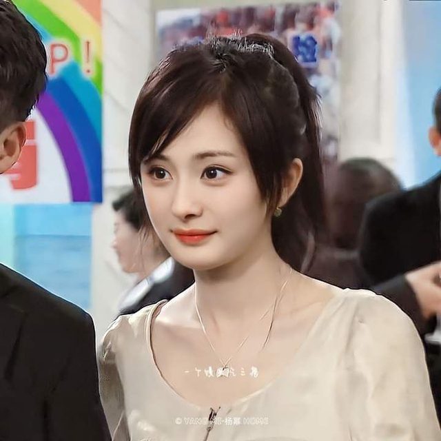 Yang Mi at 17: Unparalleled Beauty with a National Face and Heavenly Fragrance, Most Striking is Her One-in-a-Millennium Eyes 2 Dương Mịch at 17 years old - an image that stuns viewers with its ethereal beauty.