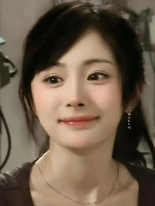 Yang Mi at 17: Unparalleled Beauty with a National Face and Heavenly Fragrance, Most Striking is Her One-in-a-Millennium Eyes 5 Dương Mịch at 17 years old - an image that stuns viewers with its ethereal beauty.