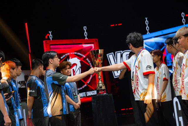 Fancy United Esports crowned at the first ON LAN stage of the ON Live VALORANT Series 1 Fancy United Esports celebrating their victory at the ON LAN stage of the ON Live VALORANT Series.