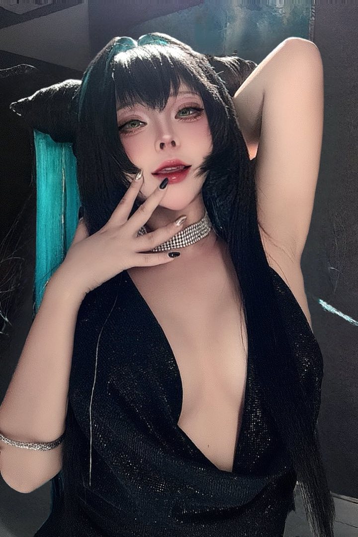 Just showing off her new nails, the "top server" of the cosplay community has also impressed everyone 3 Sayo Momo in a beautiful cosplay