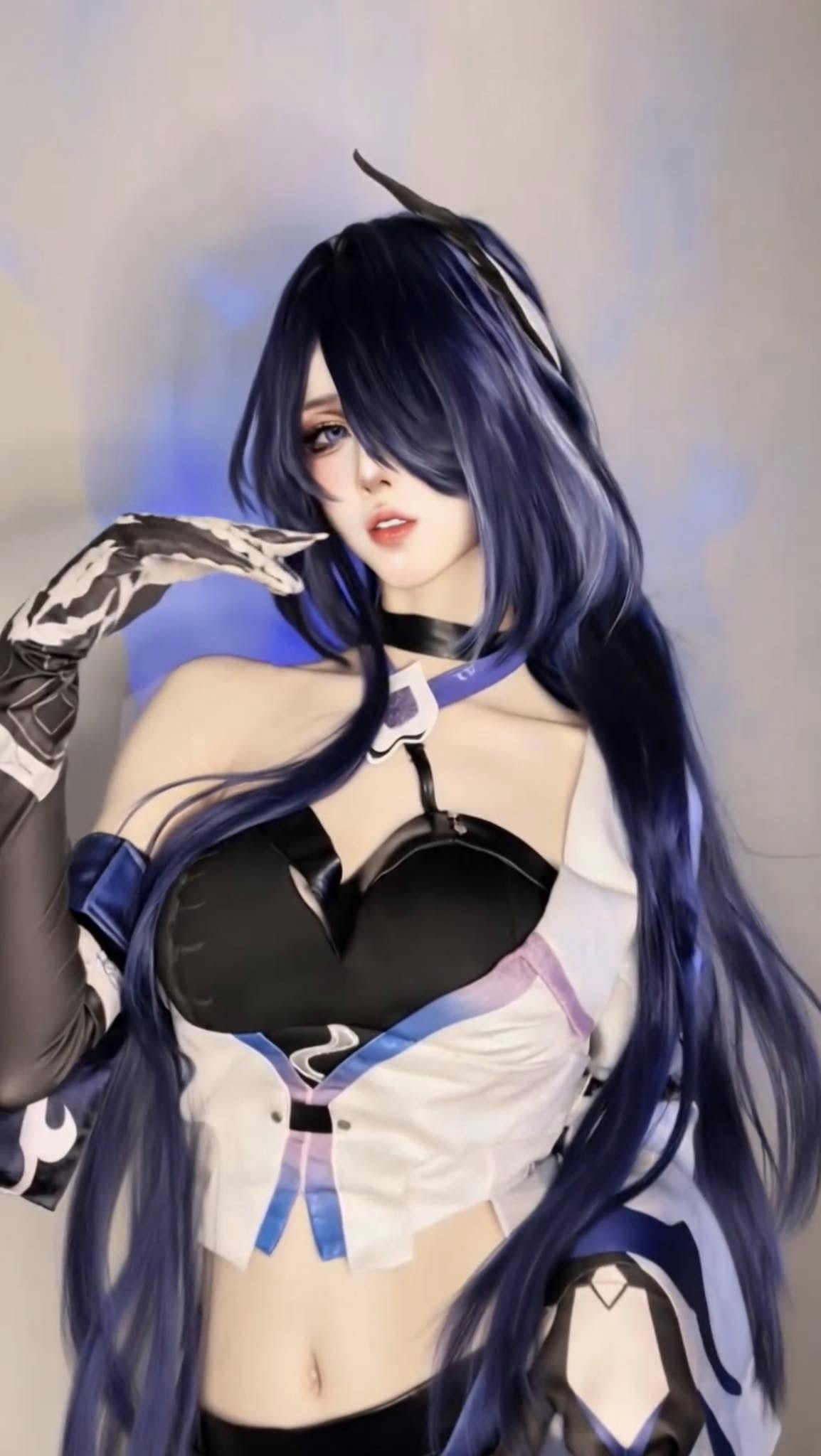 Impressive for being as beautiful as a dream, captivating male fans, female cosplayers lament about being "flirted" by male fans 3 A stunning cosplayer captivating male fans