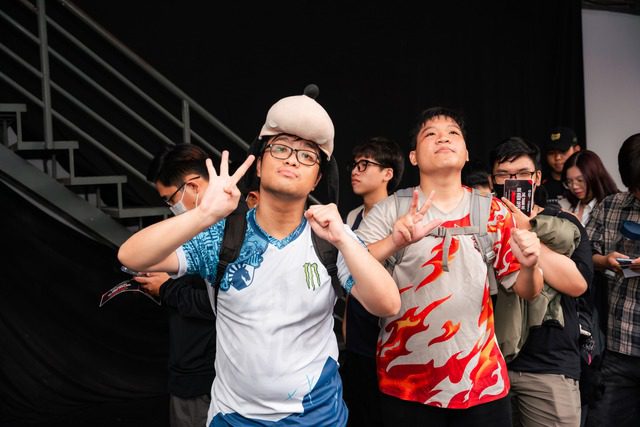 Fancy United Esports crowned at the first ON LAN stage of the ON Live VALORANT Series 4 Fancy United Esports celebrating their victory at the ON LAN stage of the ON Live VALORANT Series.