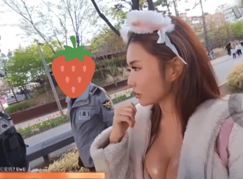 Dressed "inappropriately" and livestreaming outside, beautiful female streamer faces backlash and criticism 2 Police Intervention