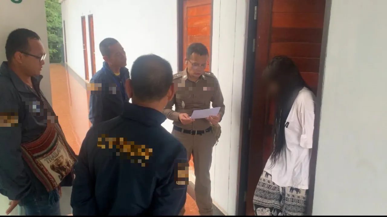 Young girl caught in the act of filming sensitive content and charging fees on social media 1 Clip filming causing public uproar, the girls were arrested at the scene - Image 1.