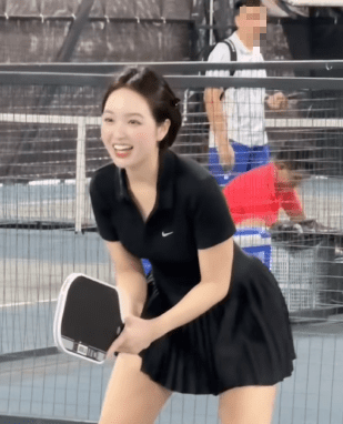 Sharing a vlog on the court, hot girl pickleball captures a stunning image in just 1 second 3 Hot girl pickleball in action