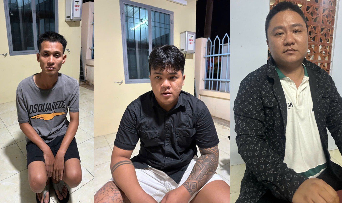 3 suspects who assaulted 2 minors in Ho Chi Minh City were apprehended. Image: P.T. Police apprehend and hand over 3 suspects who assaulted 2 minors at an internet cafe in Ho Chi Minh City.