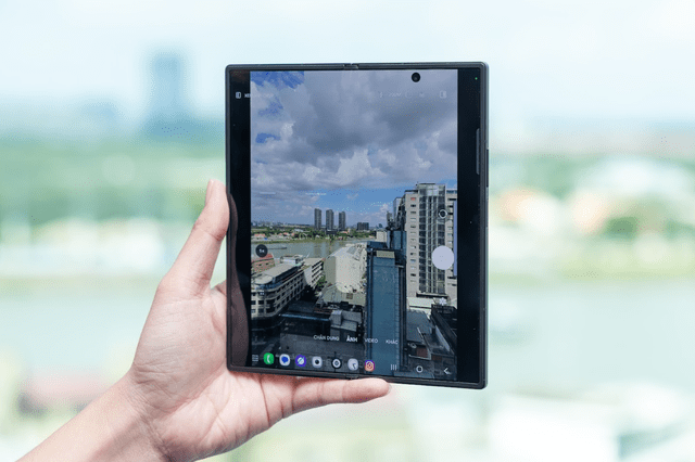 Samsung Galaxy Z Fold7 Ultra-thin Breakthrough – Smart Leadership 2 Samsung Galaxy Z Fold7 - Ultra Thin and Smart