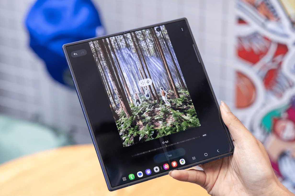 Samsung Galaxy Z Fold7 Ultra-thin Breakthrough – Smart Leadership 3 Samsung Galaxy Z Fold7 - Ultra Thin and Smart