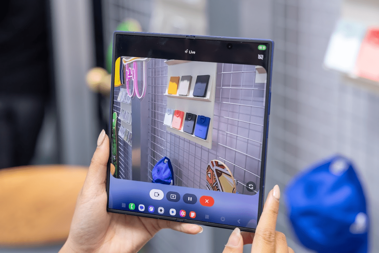 Samsung Galaxy Z Fold7 Ultra-thin Breakthrough – Smart Leadership 5 Samsung Galaxy Z Fold7 - Ultra Thin and Smart