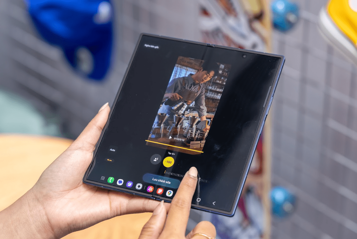 Samsung Galaxy Z Fold7 Ultra-thin Breakthrough – Smart Leadership 7 Samsung Galaxy Z Fold7 - Ultra Thin and Smart