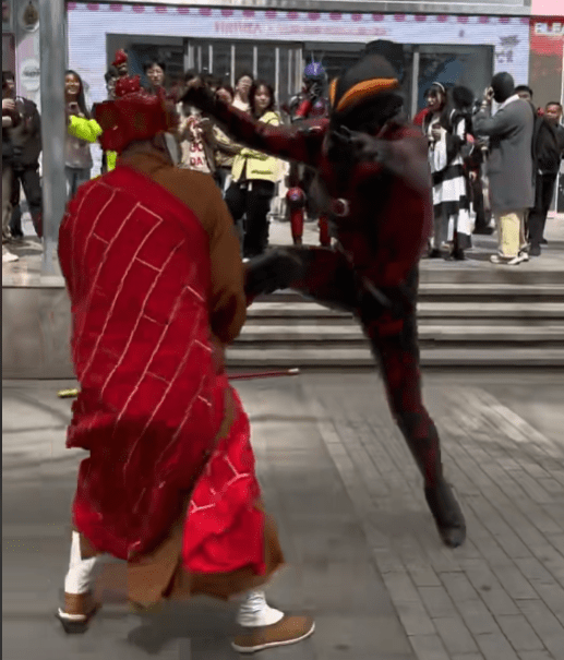 Duong Tang vs Ultraman Battle scene between Duong Tang and Ultraman