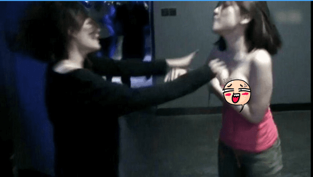 "Combat" in the Internet Cafe, Two Female Gamers Engage in Shameful Behavior: Public Conduct Culture Forgotten 14 screenshot5 17482379147671446851192 1751339412671 1751339412750435736347 1751341163094 1751341163263307962613