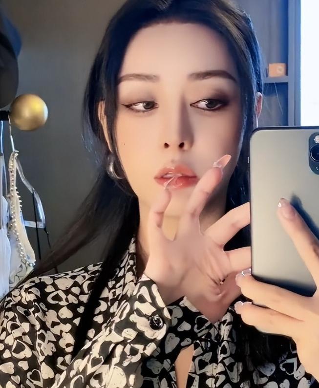 30 Billion, 8 Years of Surgery, Married to a Cosmetic Surgeon: What Happened to the Beautiful Hot Girl? 8 Ha Thu Tay's Online Presence